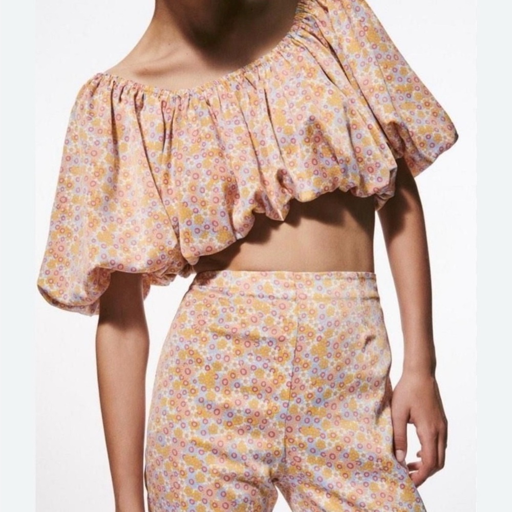 🌸 ZARA Floral Satin-Effect Puff-Sleeve Crop Top 🌸